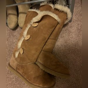 UGG Bailey Button!!!